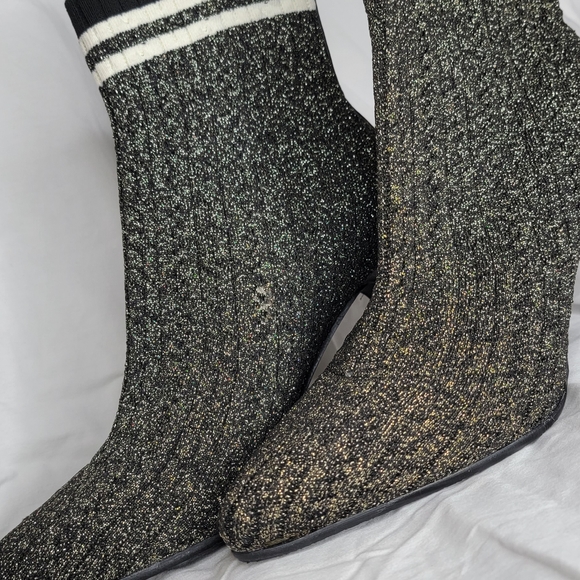 Stuart Weitzman - Picture 6 of 8